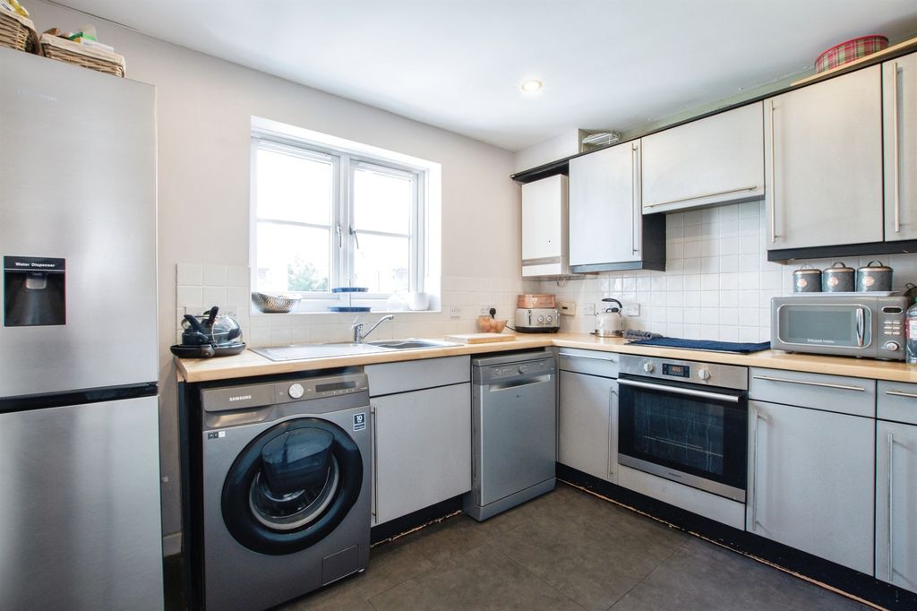 Property photo 2 of 16