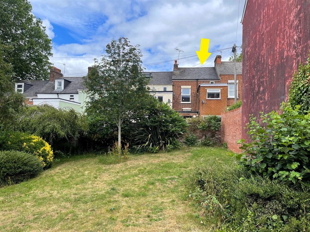 Property photo 3 of 25 Communal Green