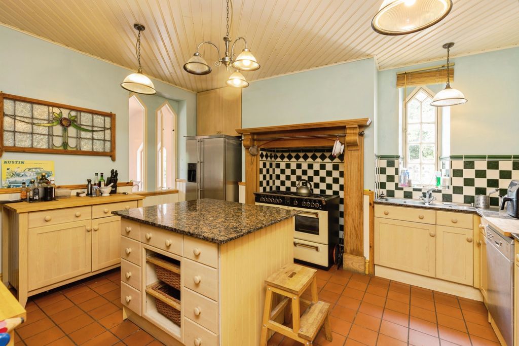 Property photo 3 of 29 Kitchen