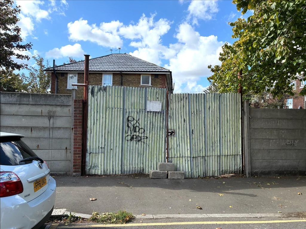 Property photo 2 of 13