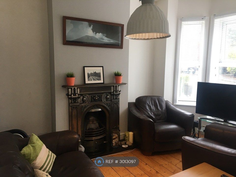 Property photo 3 of 25 Living Room