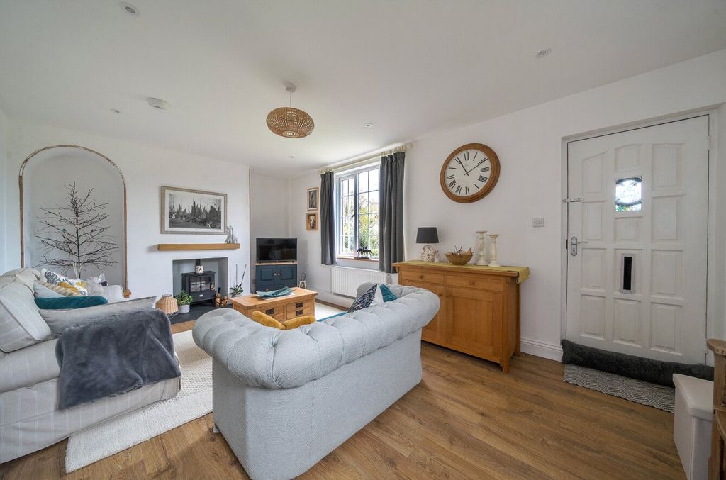 Property photo 3 of 14 Sitting Room