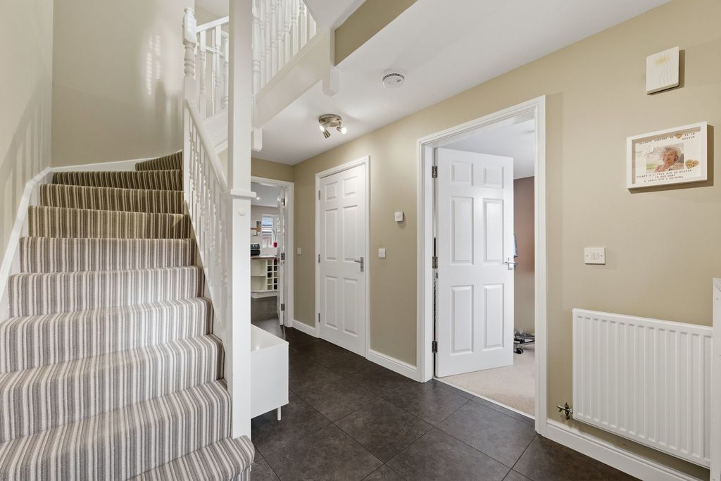 Property photo 3 of 32