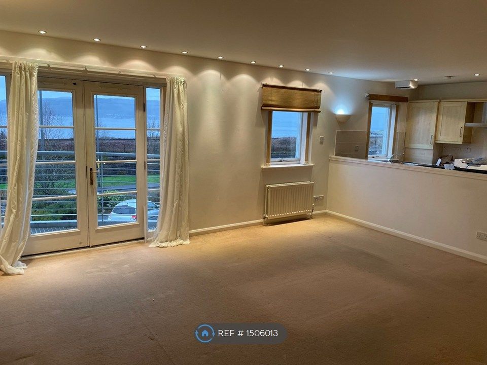 Property photo 3 of 12 Lounge