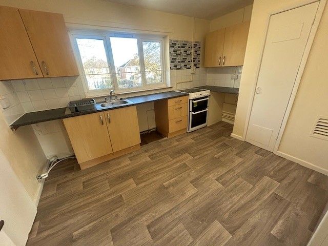 Property photo 1 of 6 Kitchen