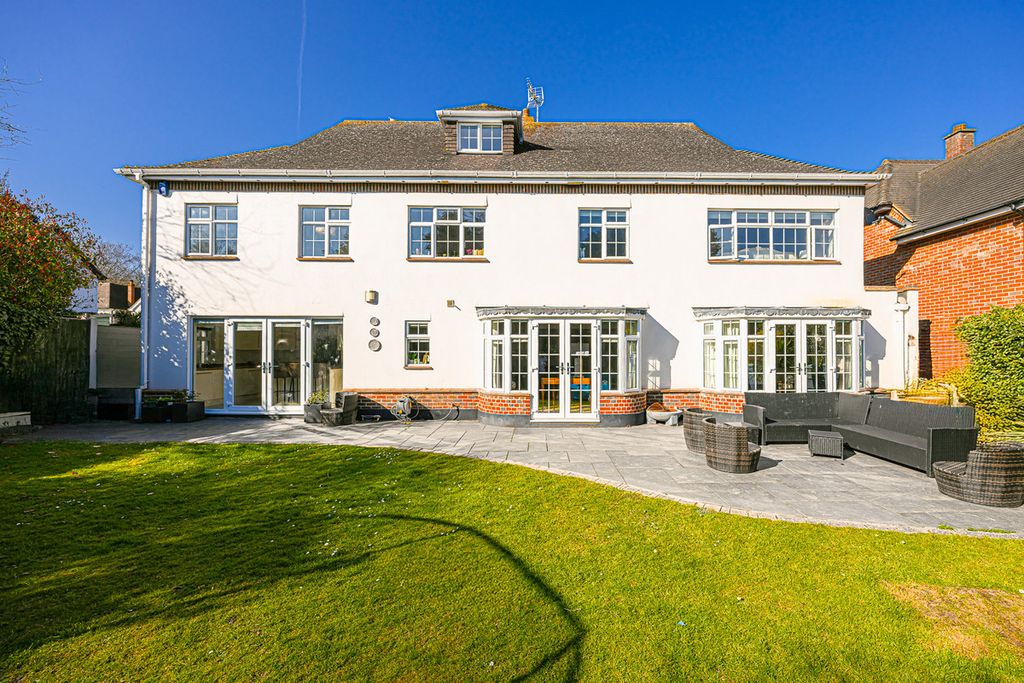Property photo 2 of 30