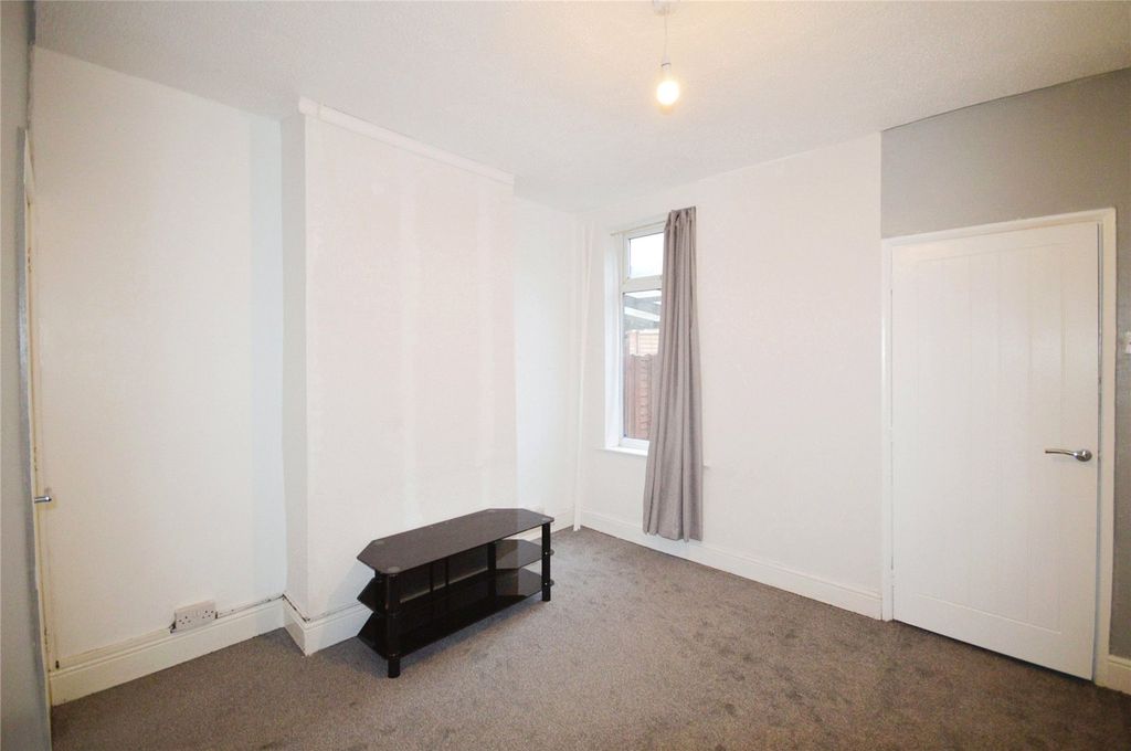 Property photo 3 of 9 Dining Room