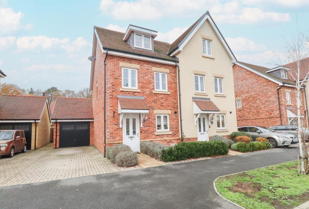 Property photo 1 of 16 Front