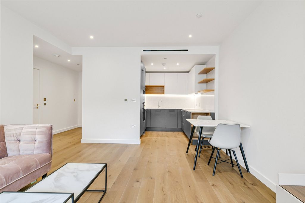 Property photo 3 of 11 Reception