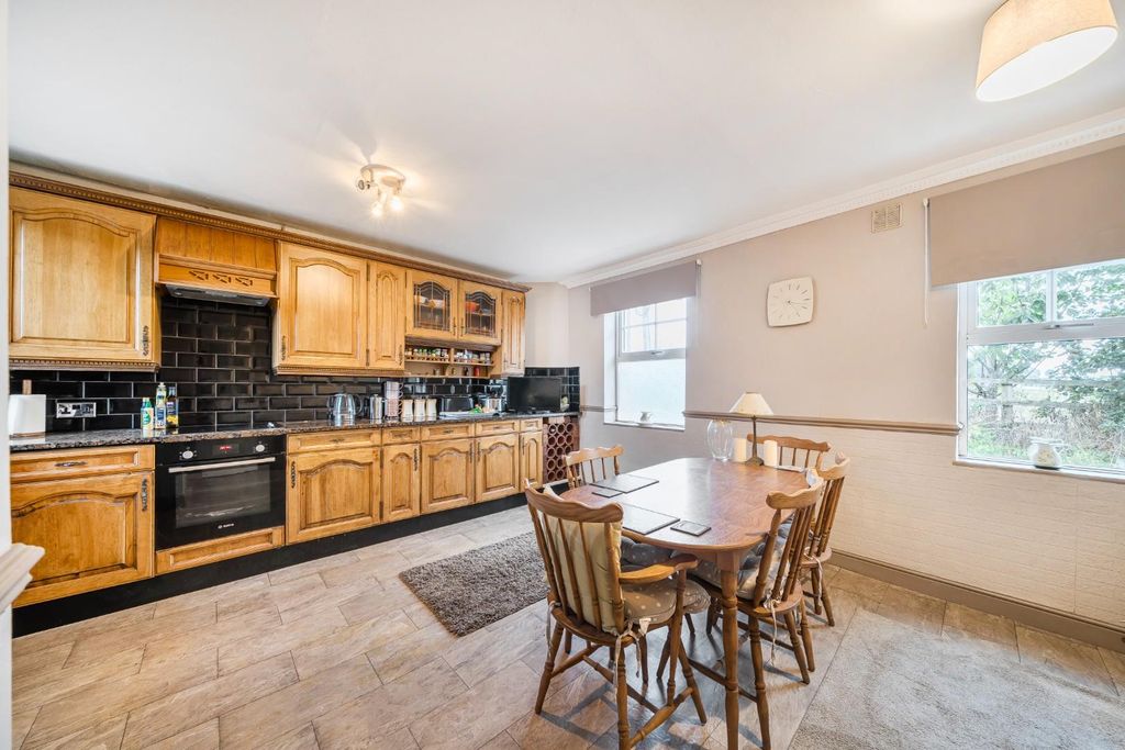 Property photo 3 of 18 1349249-9-68c2Fde121F66.Jpg