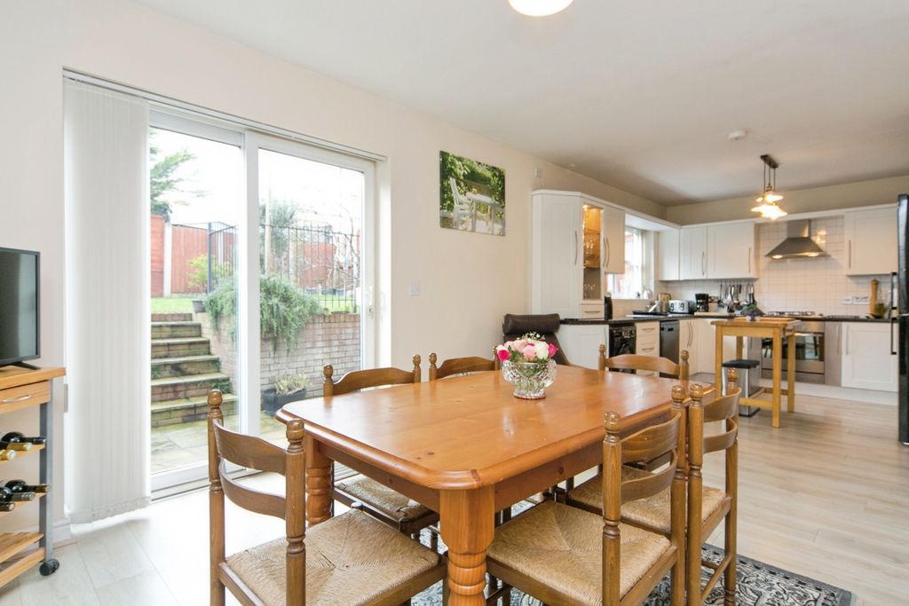 Property photo 3 of 18 Pbox-Img.Jpg