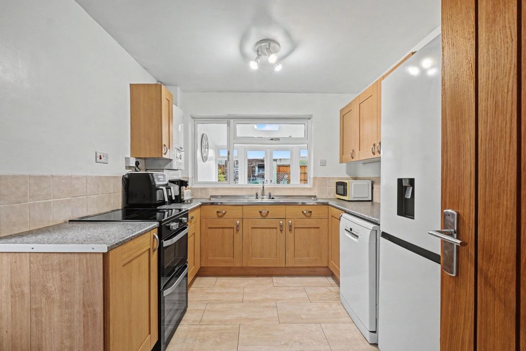 Property photo 2 of 15 4811214