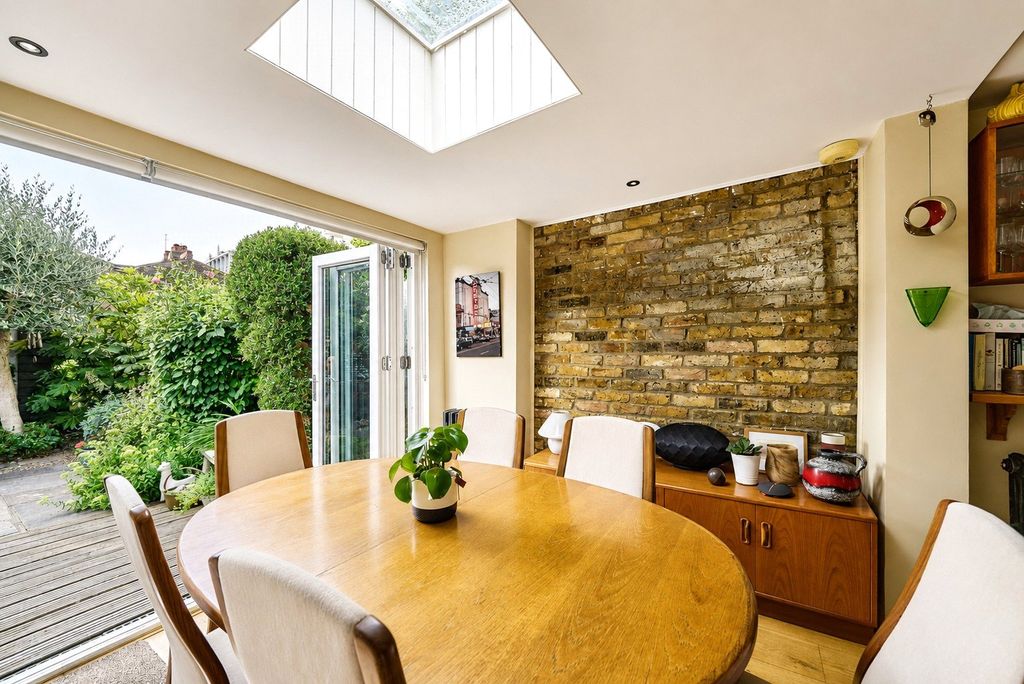 Property photo 2 of 19 Picture No. 25