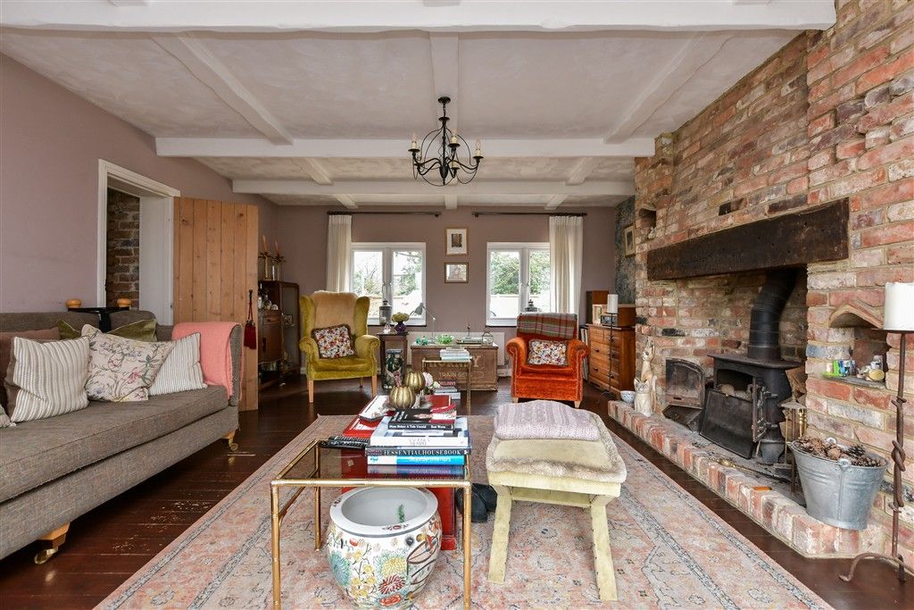 Property photo 3 of 18 Lounge