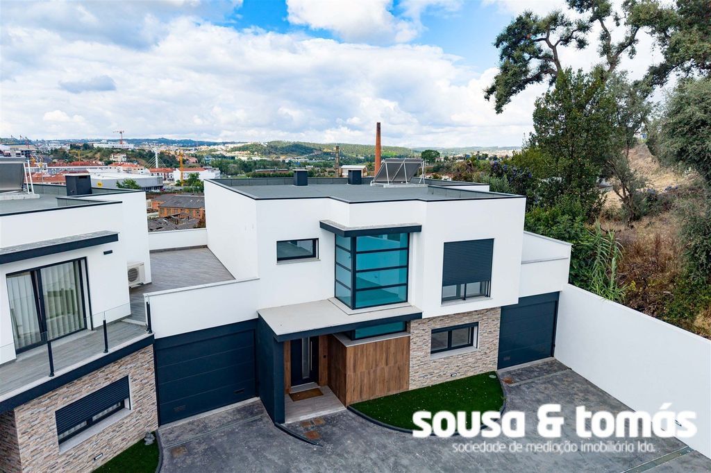 Property photo 1 of 50 House T4+1 Sell In Marrazes E Barosa,Leiria