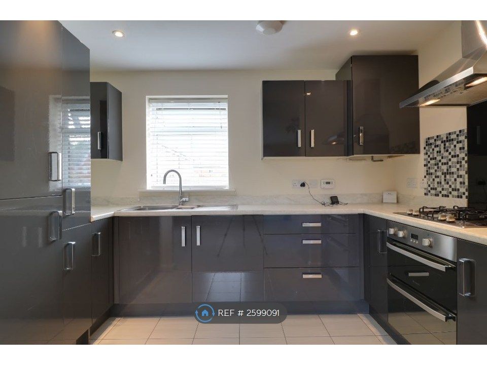 Property photo 2 of 12 Kitchen