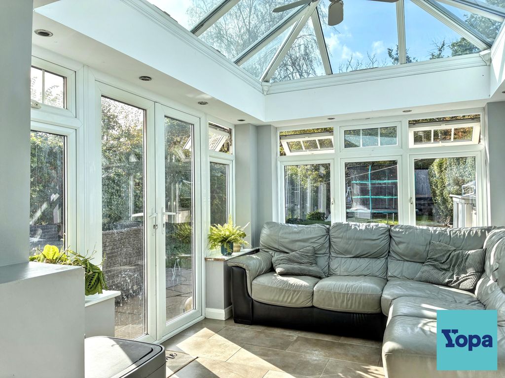 Property photo 3 of 26 Conservatory