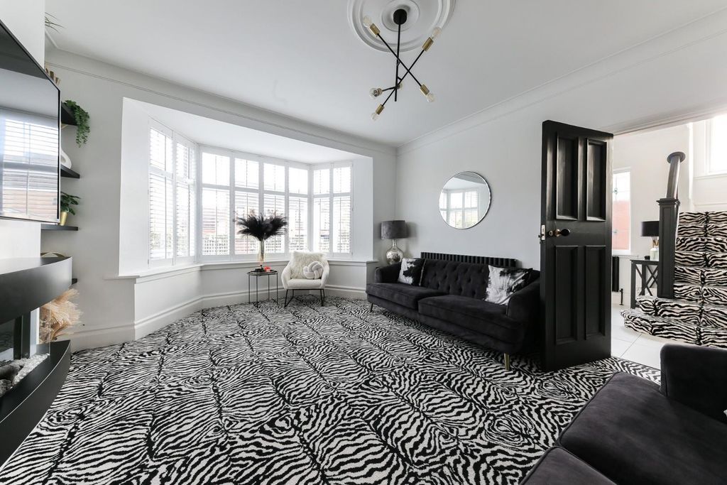 Property photo 3 of 26 Living Room