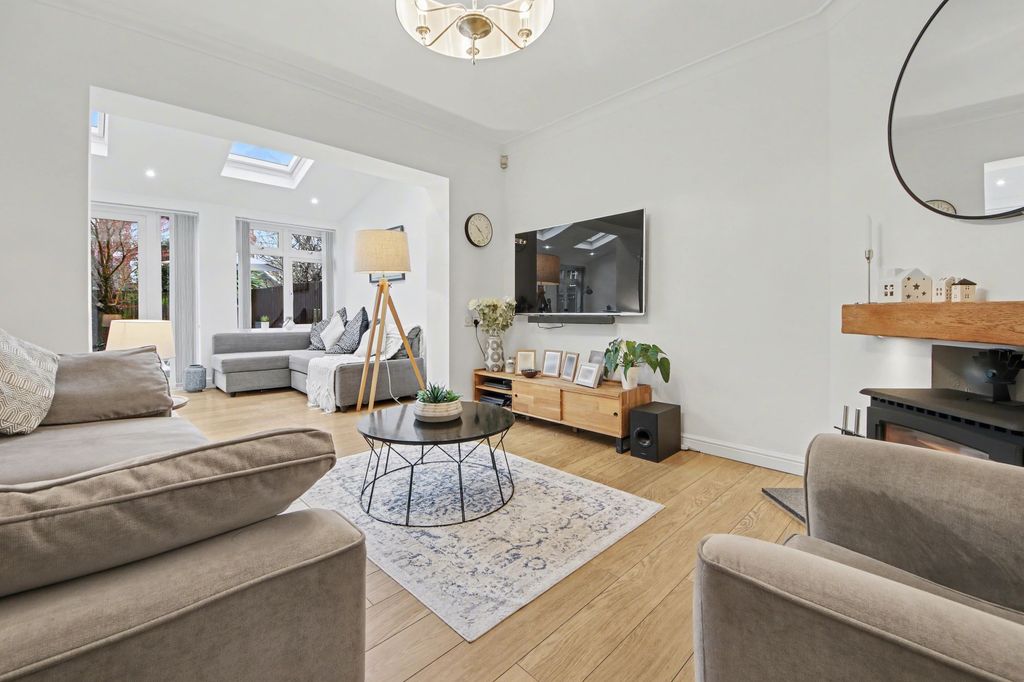 Property photo 2 of 17