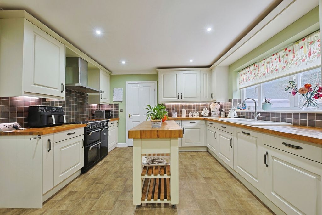 Property photo 3 of 15 4764106