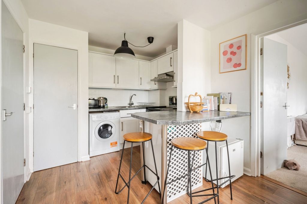 Additional image 4 of 2 bed flat for saleStreatfield Road, Heathfield, East Sussex TN21