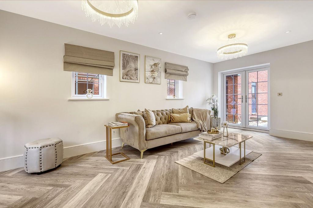 Property photo 2 of 21