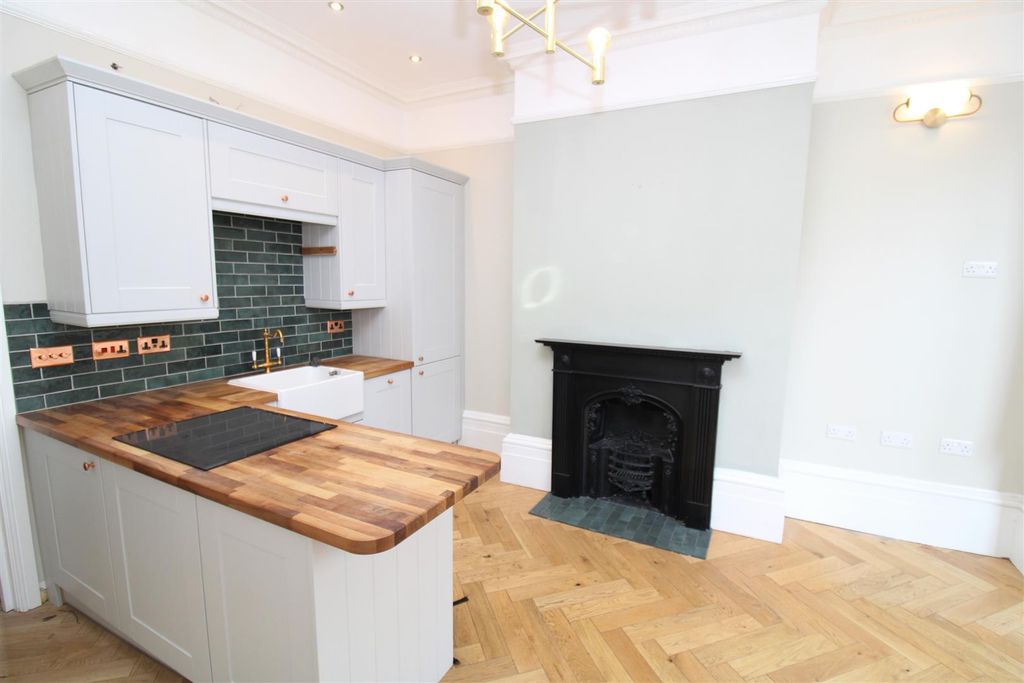 Property photo 1 of 7 Kitchen