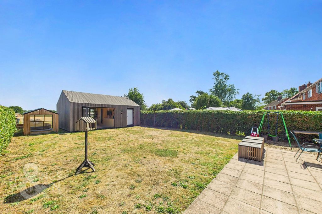 Property photo 2 of 28