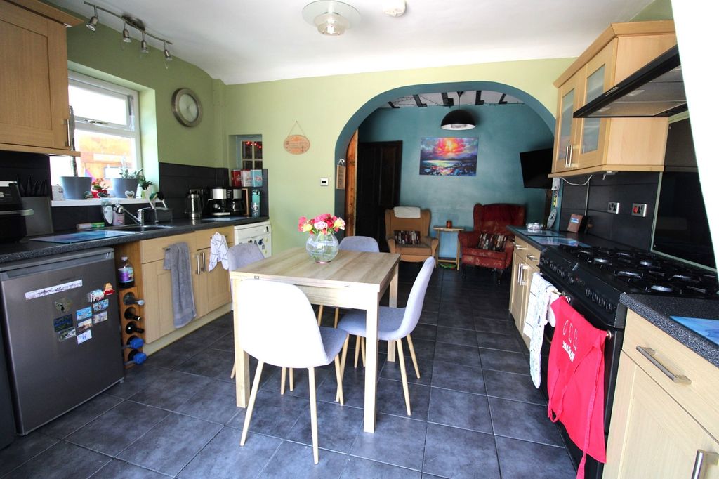 Property photo 2 of 25 Open-Plan Kitchen-Dining-Sitting Room