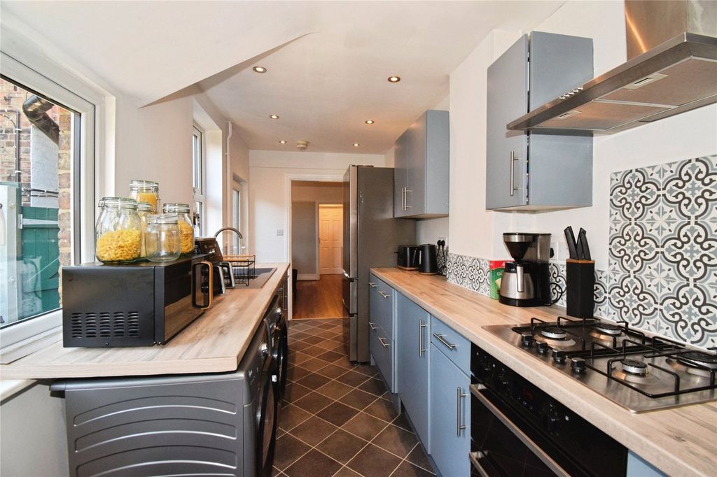 Property photo 3 of 21 Kitchen