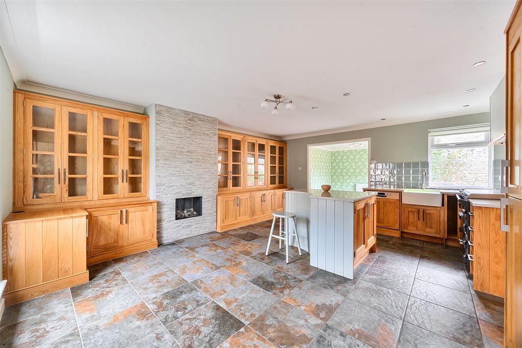 Property photo 2 of 16 Kitchen Diner