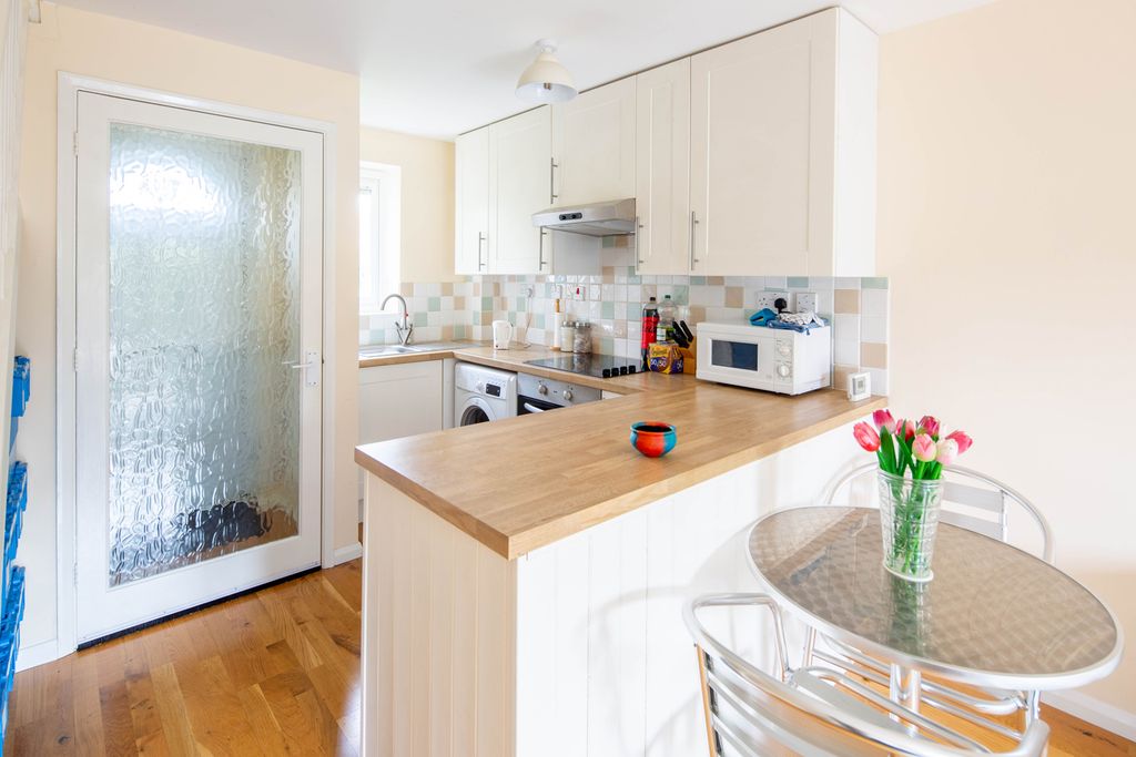 Property photo 3 of 19 Kitchen