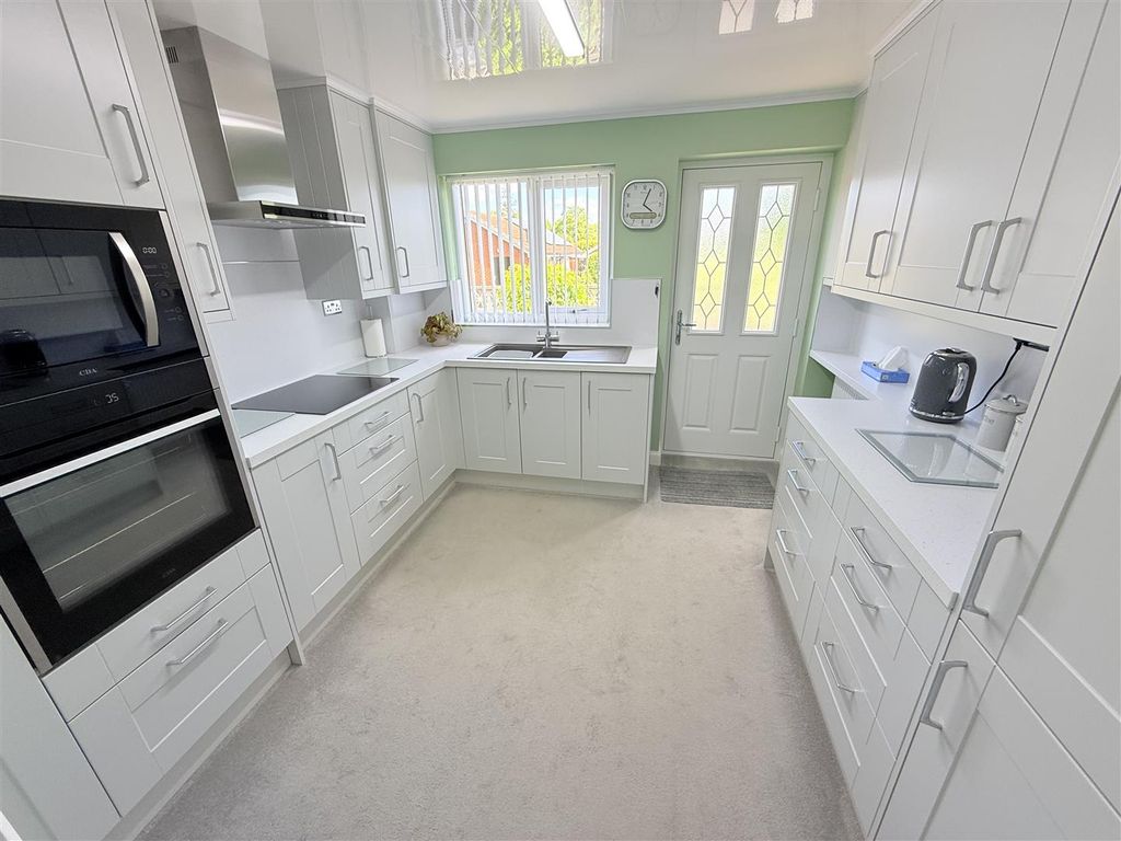Property photo 3 of 14 Kitchen