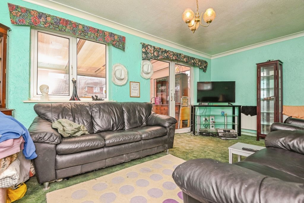 Property photo 3 of 14 Living Room