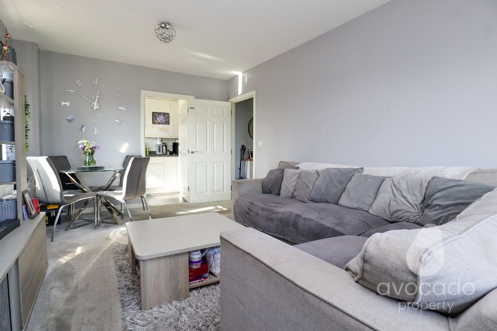 Property photo 3 of 8 4706068