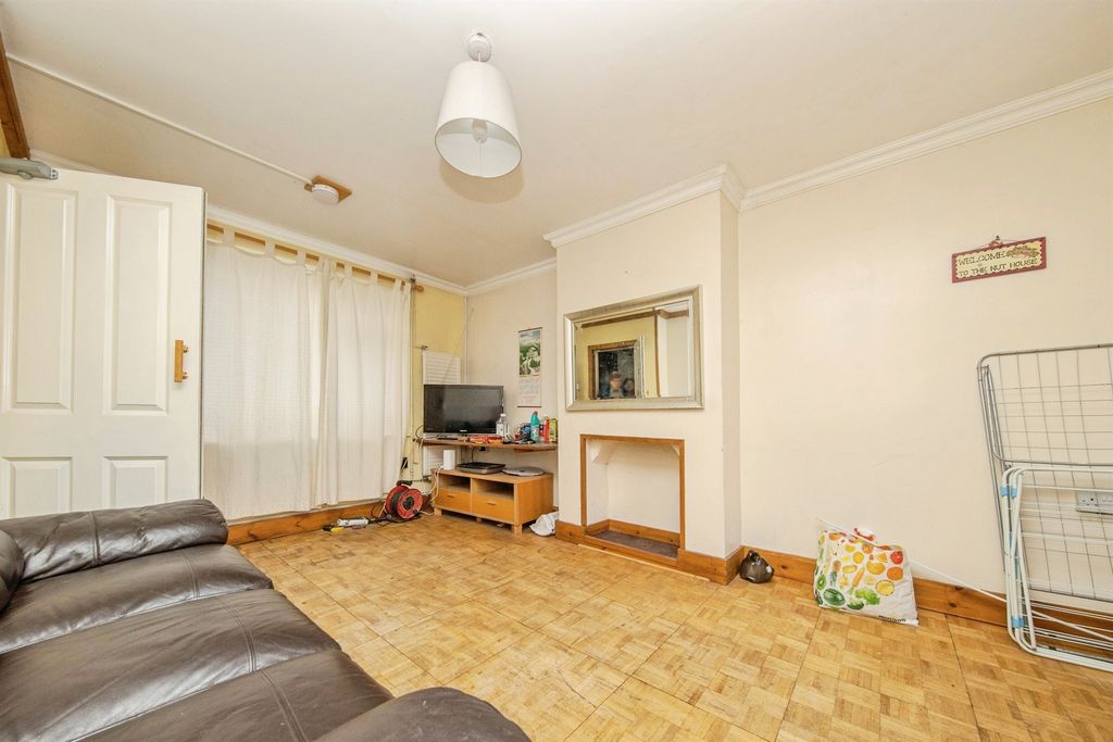 Property photo 3 of 16