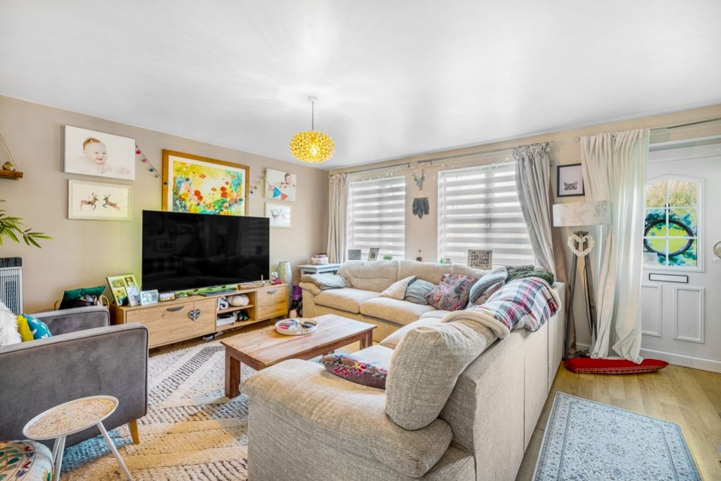 Property photo 2 of 20 10 Aaron Way (Kirton)-10