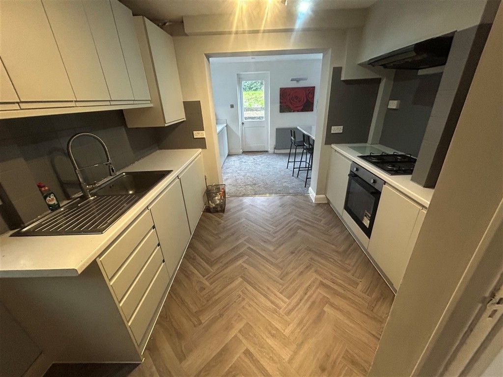 Property photo 3 of 11 Kitchen