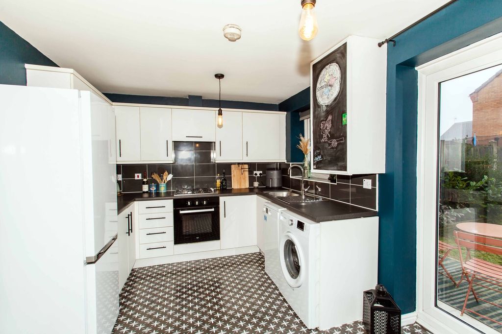 Property photo 2 of 24