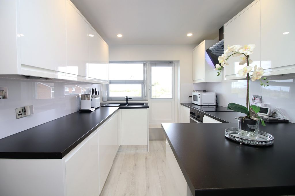 Additional image 4 of 2 bed flat for saleHardhorn Way, Poulton-Le-Fylde FY6