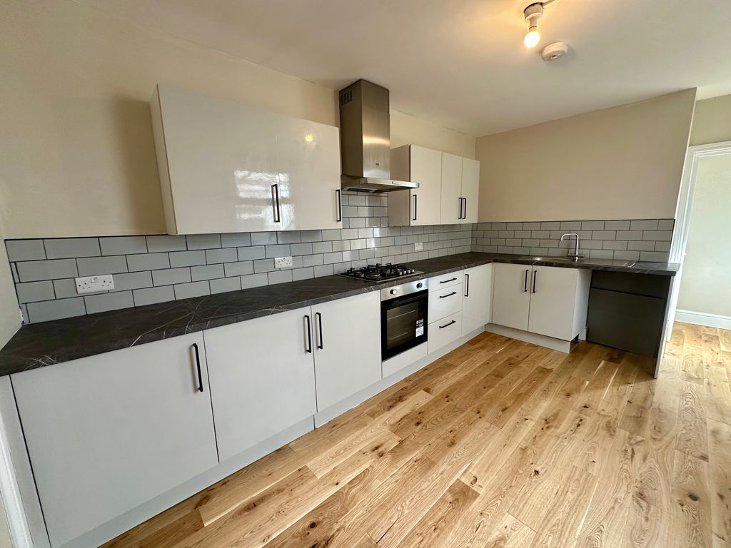 Property photo 2 of 18 Kitchen