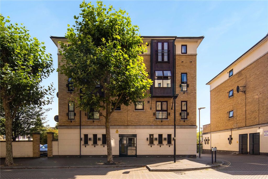 Property photo 1 of 15 External