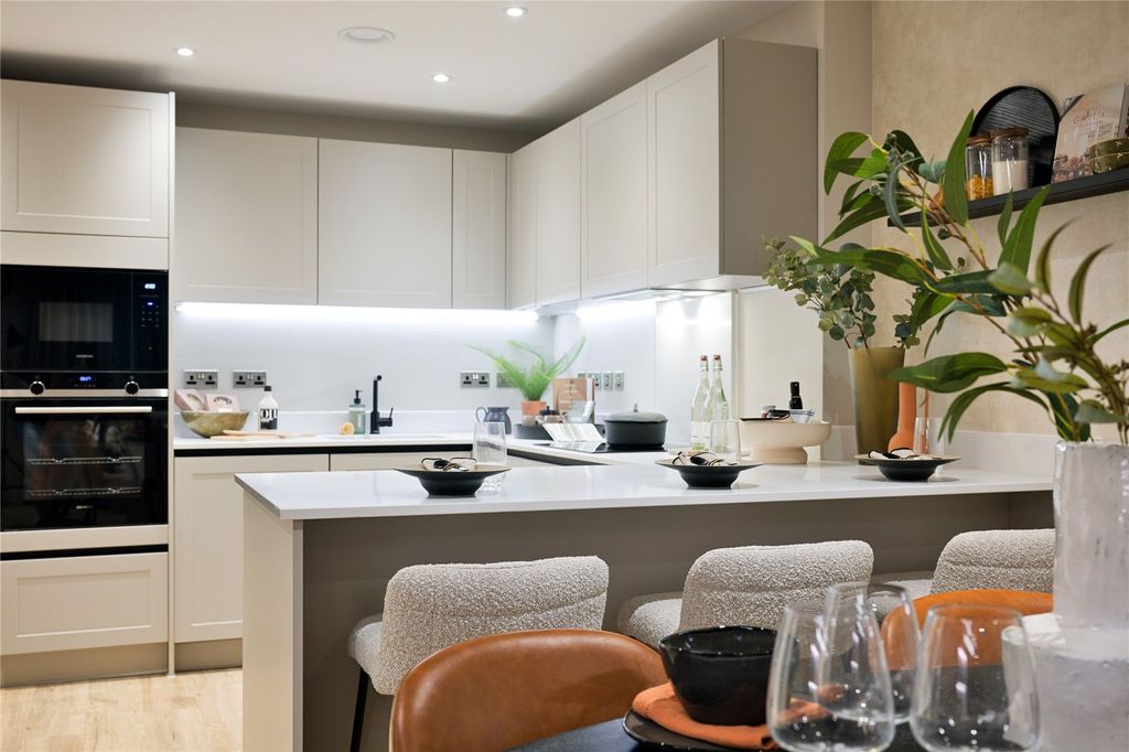 Property photo 2 of 11 Show Home