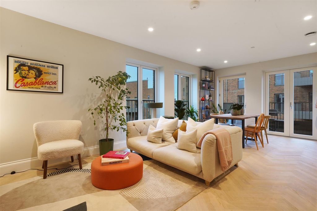 Property photo 1 of 16 Apartment 26, 31 Royal Engineers Way - Cr5Ewk10Uf9