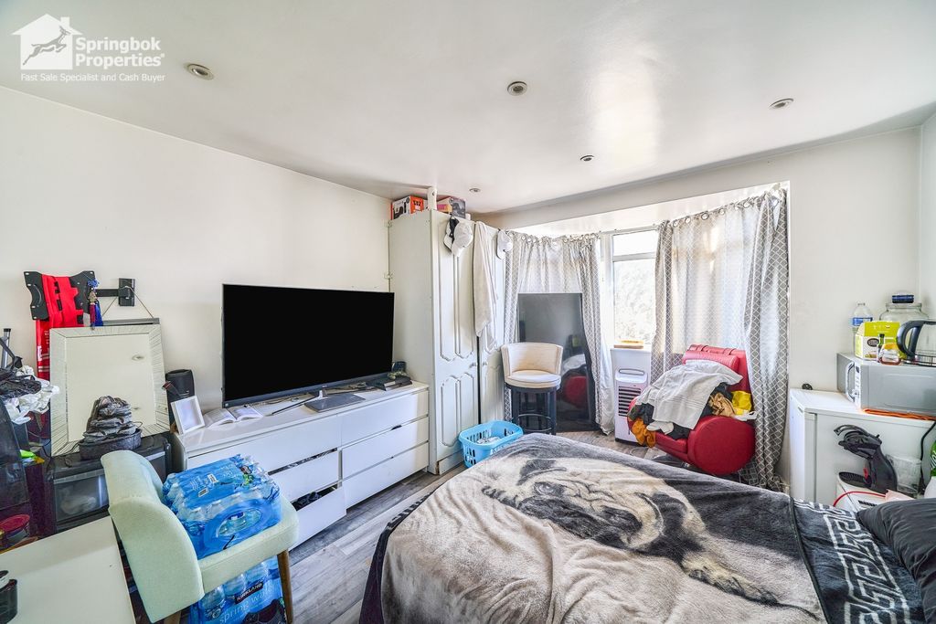 Property photo 2 of 18 1
