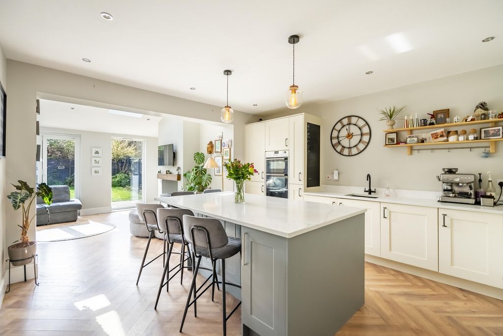 Property photo 2 of 17 Kitchen