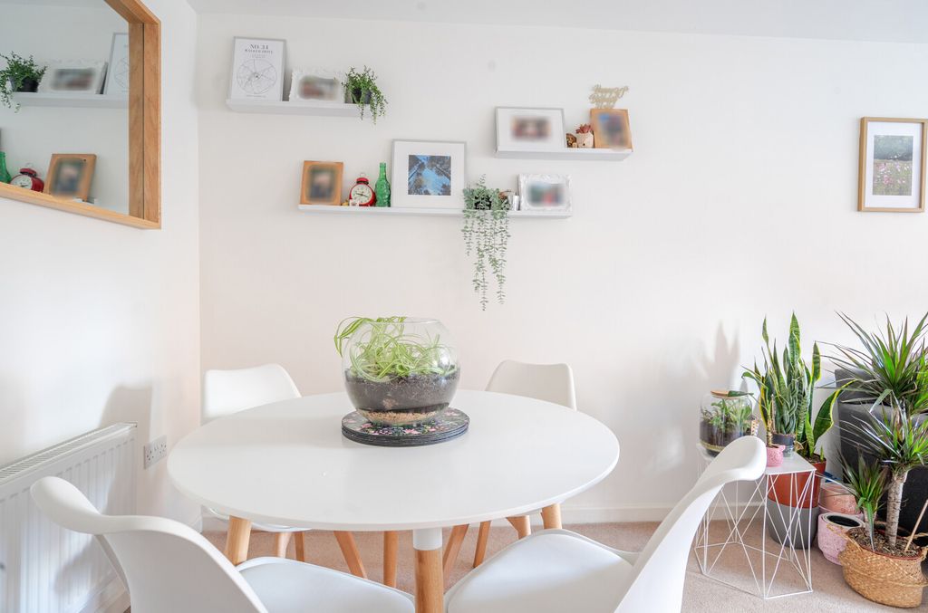 Property photo 3 of 13 Sitting / Dining