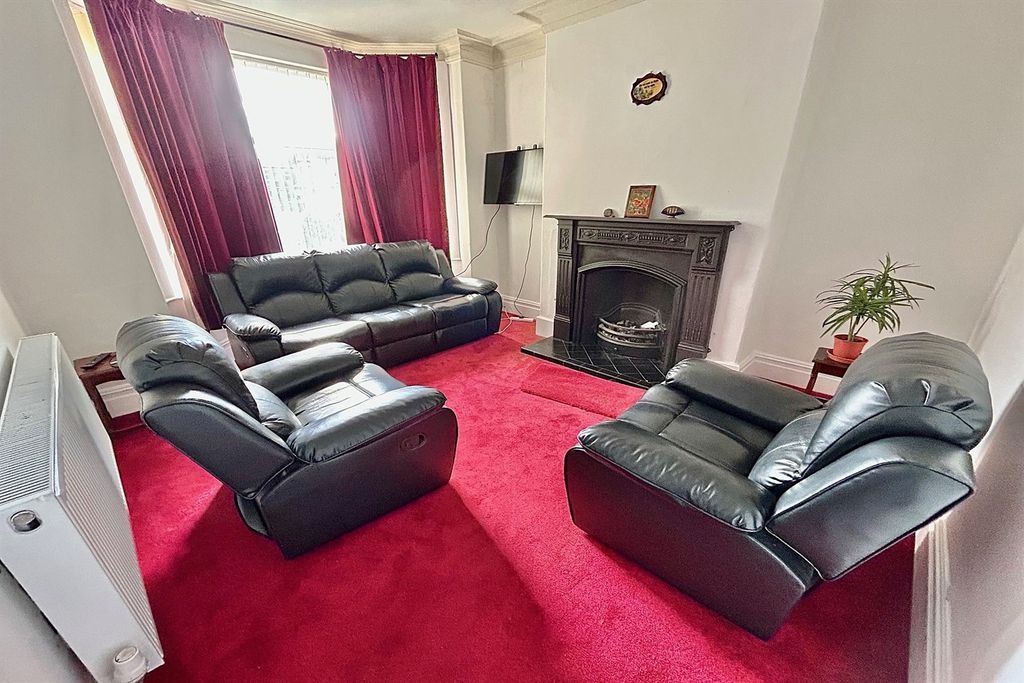 Property photo 2 of 20 Living Room