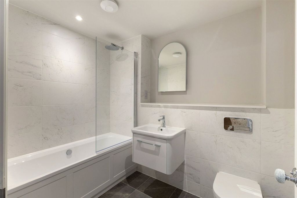 Additional image 9 of 2 bed flat for saleThe Manor At Arden Lawn, Henley-In-Arden, Warwickshire B95