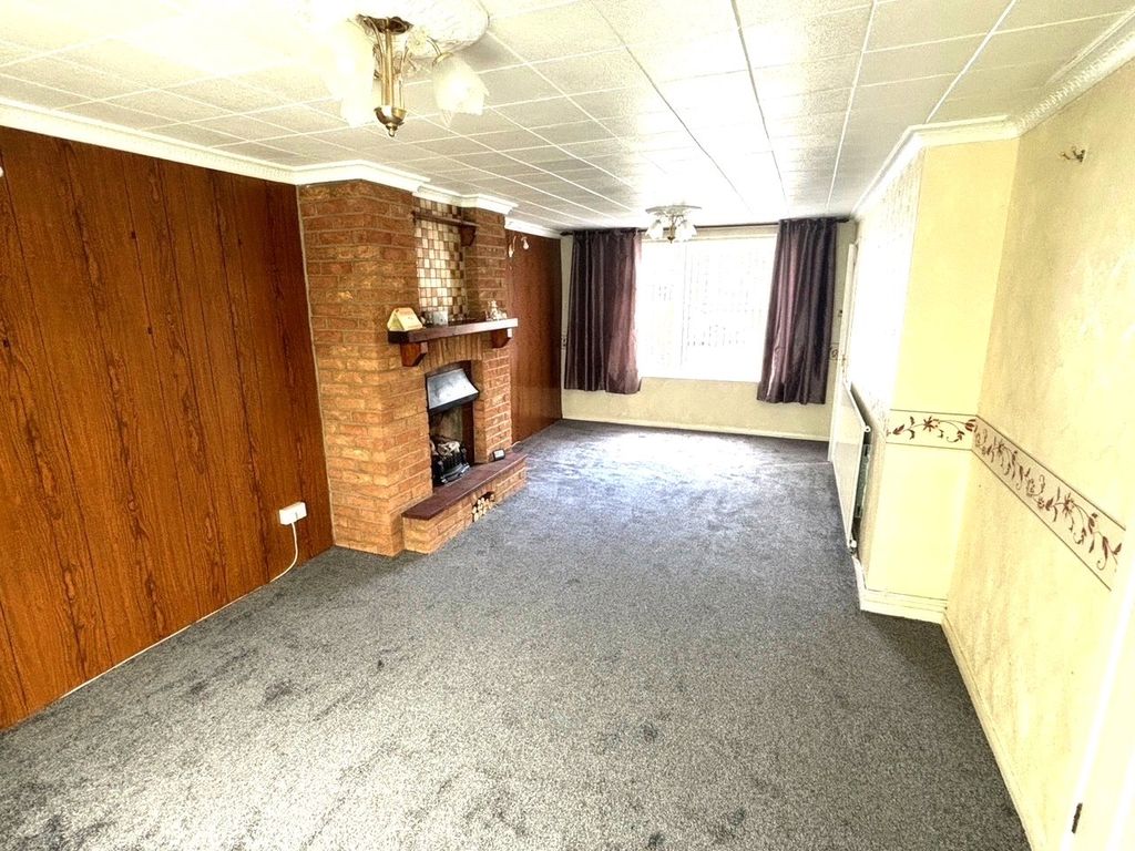 Property photo 3 of 14 Lounge